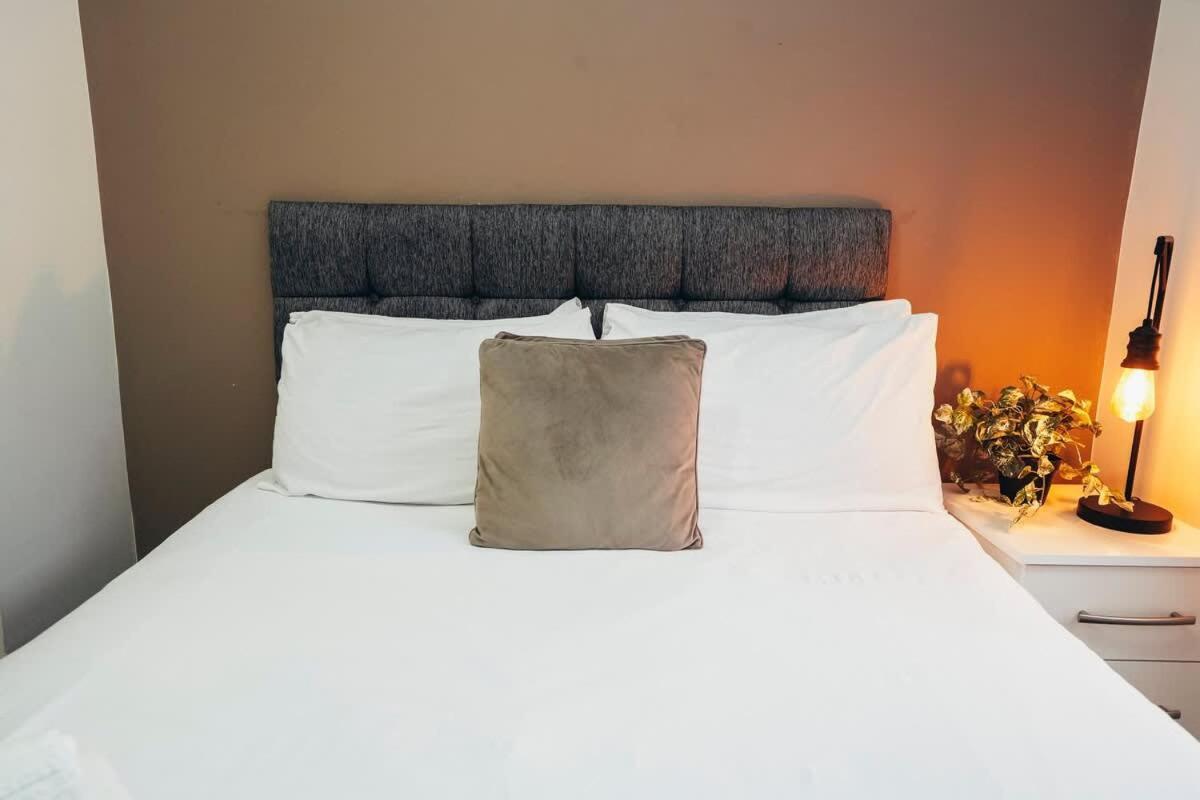 1br Centre Apt, Self Check In, Wifi, By Derbnb *