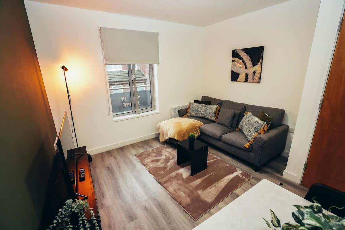Apartment 1br Centre Apt, Self Check In, Wifi, By Derbnb *