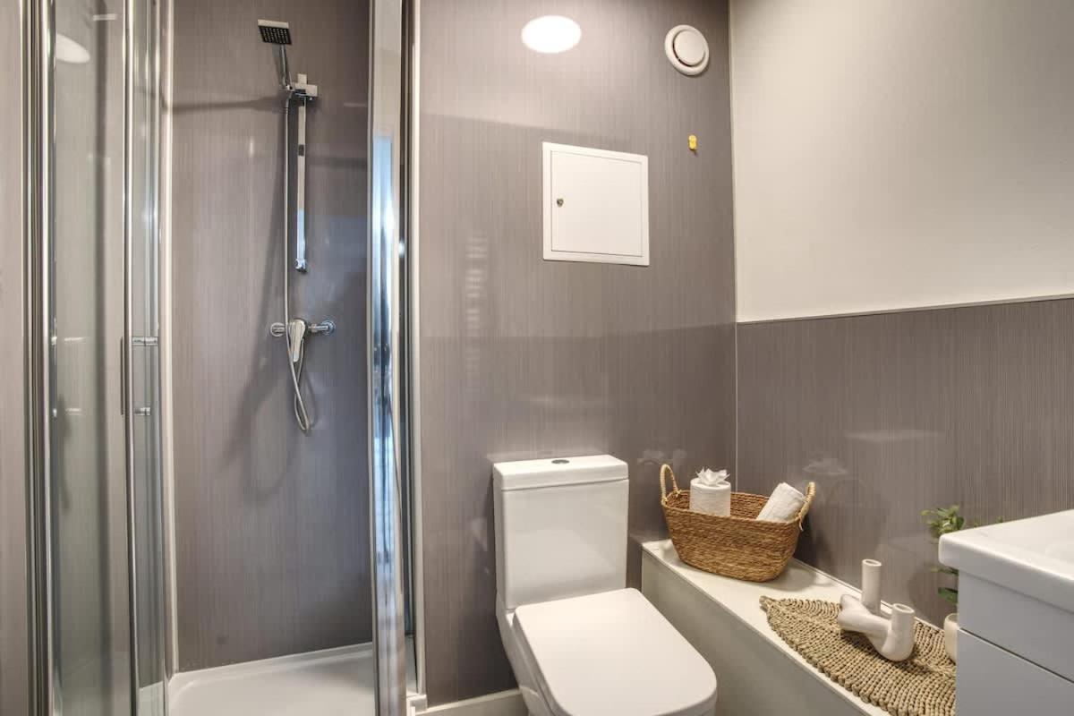 1br Centre Apt, Self Check In, Wifi, By Derbnb *
