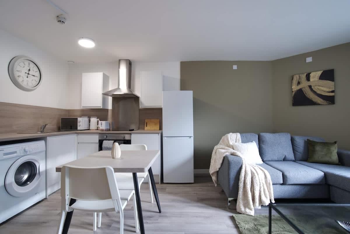1br Centre Apt, Self Check In, Wifi, By Derbnb