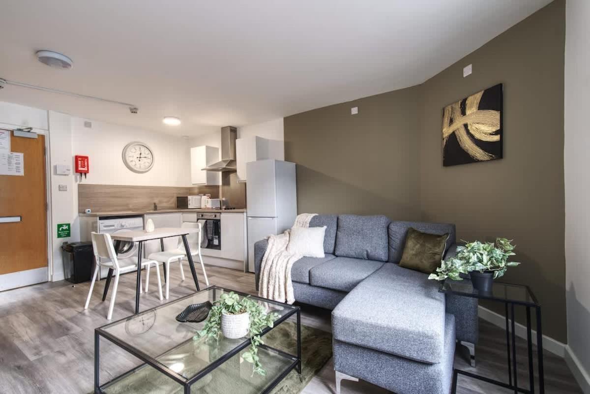 1br Centre Apt, Self Check In, Wifi, By Derbnb *