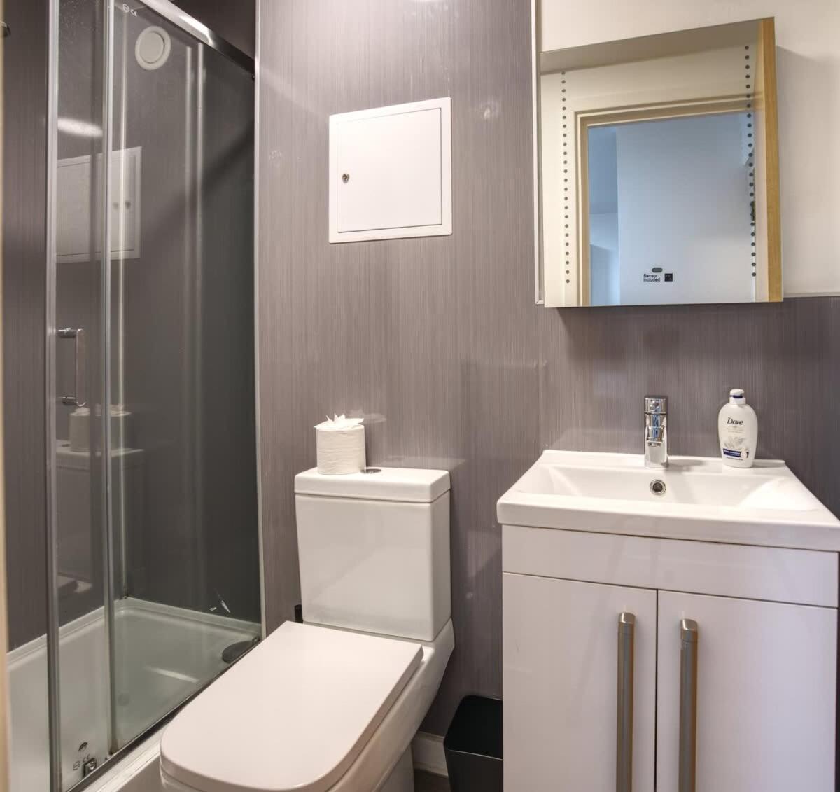 2br Centre Apt, Self Check In, Wifi, By Derbnb *