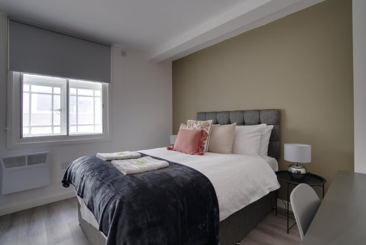 Apartment 2br Centre Apt, Self Check In, Wifi, By Derbnb *