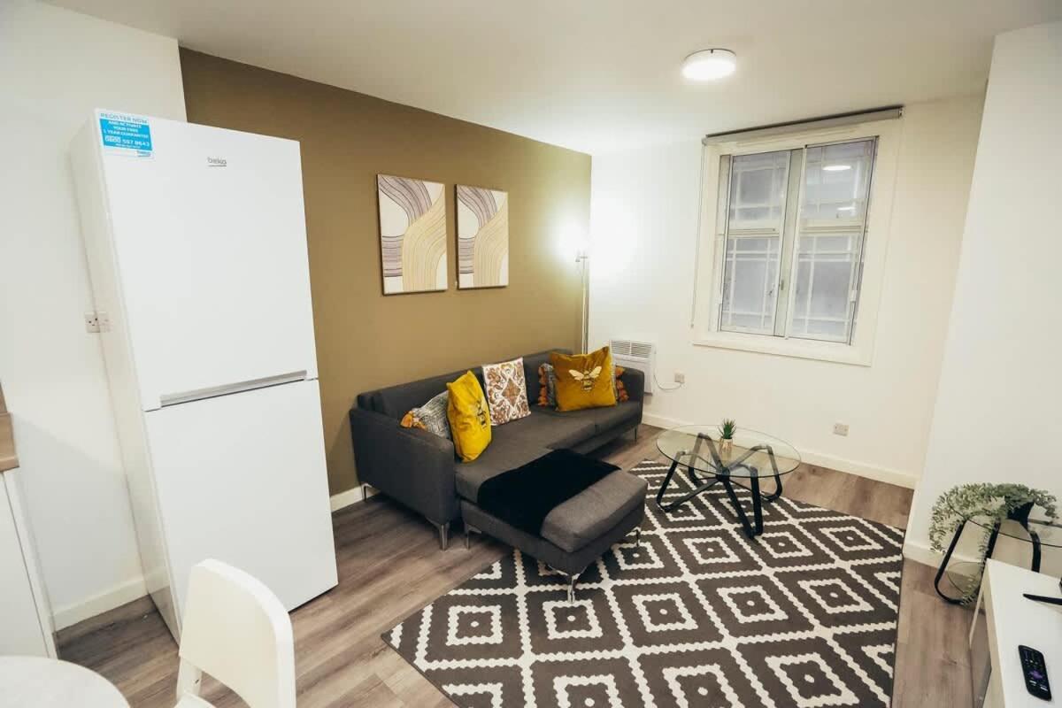 2br Centre Apt, Self Check In, Wifi, By Derbnb Apartment