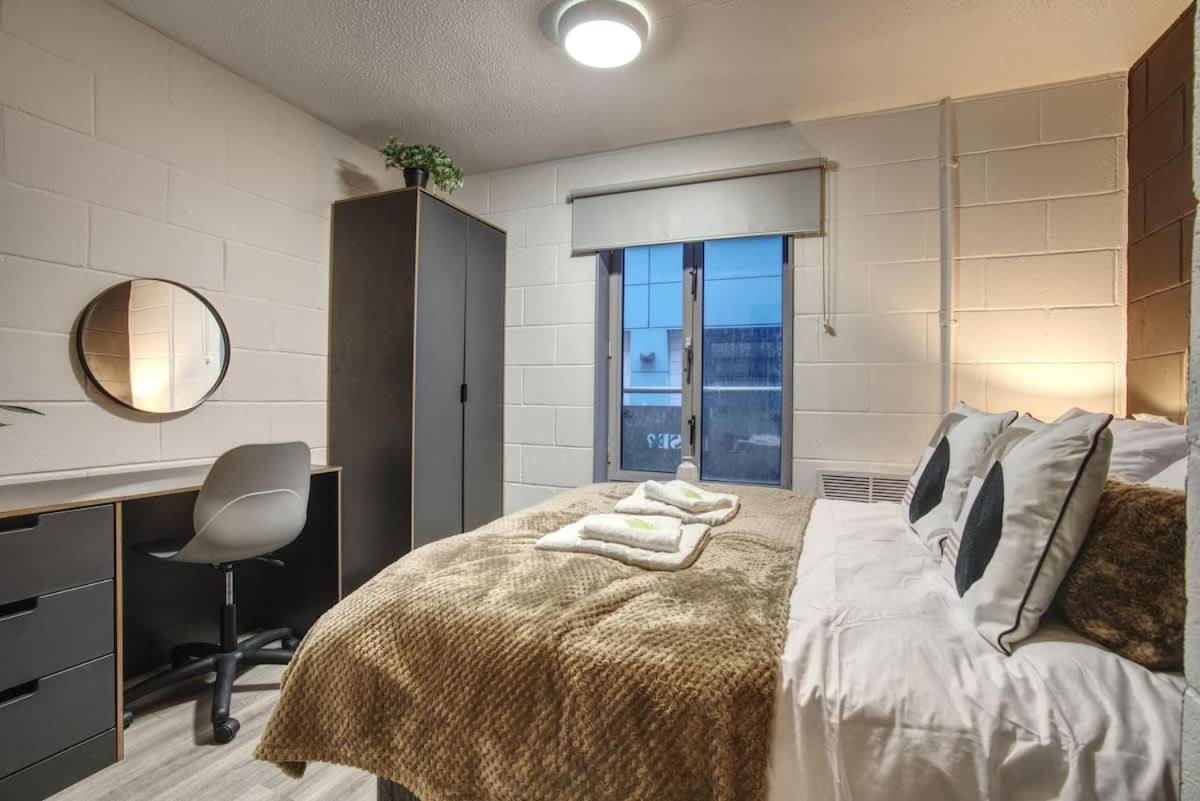 1br Centre Apt, Self Check In, Wifi, By Derbnb *