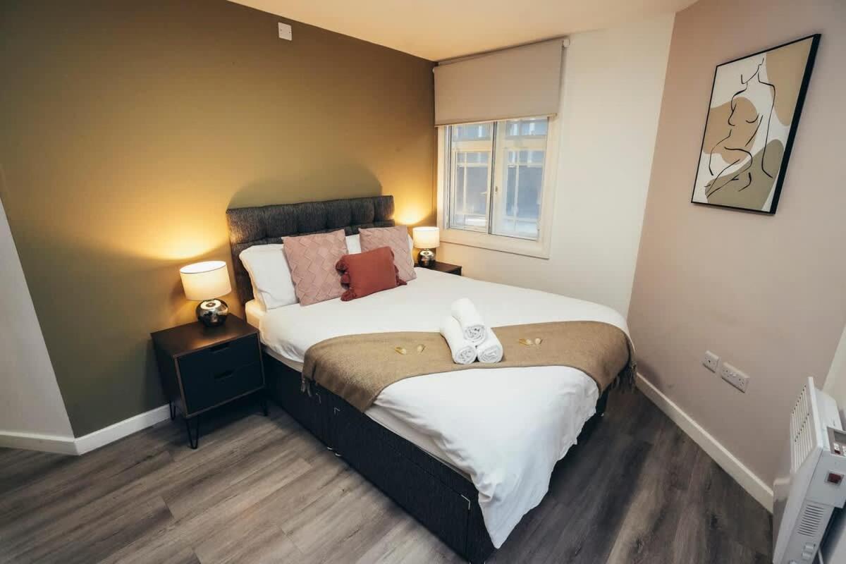 2br Centre Apt, Self Check In, Wifi, By Derbnb Apartment *