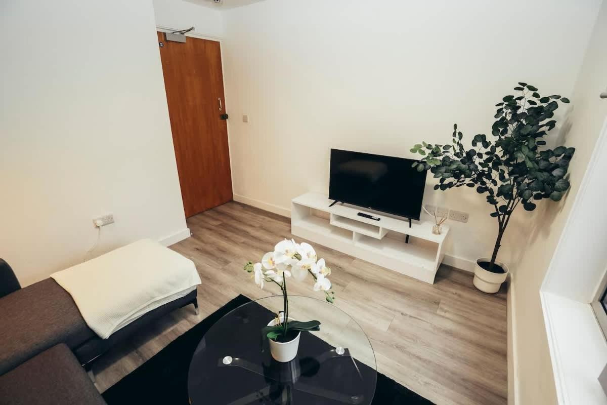 Apartment 1br Centre Apt, Self Check In, Wifi, By Derbnb