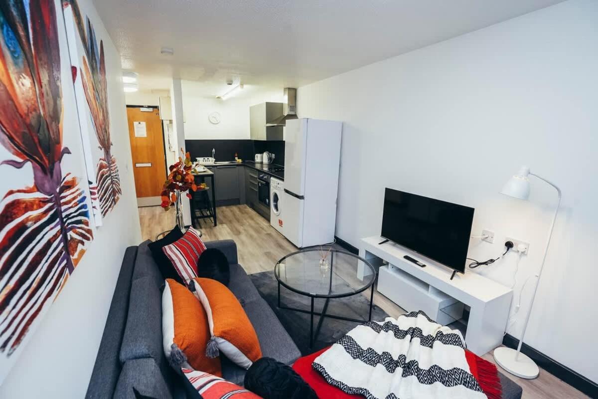 Apartment 1br Centre Apt, Self Check In, Wifi, By Derbnb *