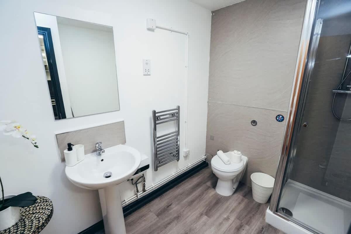 1br Centre Apt, Self Check In, Wifi, By Derbnb Apartment *
