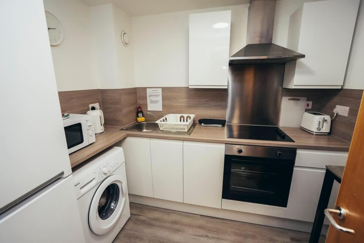 1br Centre Apt, Self Check In, Wifi, By Derbnb *