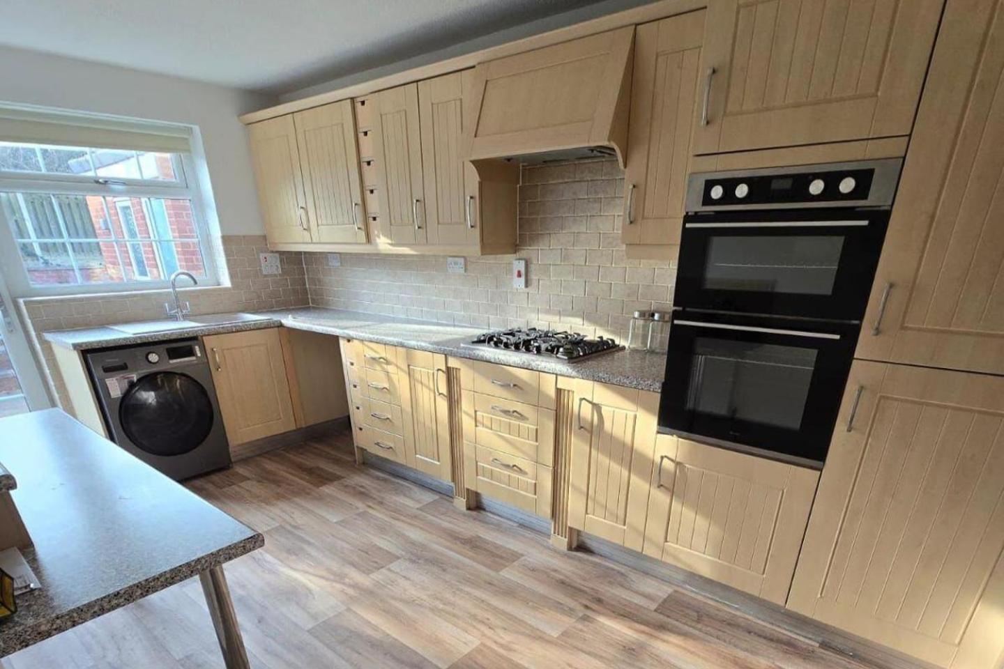 Spacious - Sleeps 7 Garden & Parking Holiday home