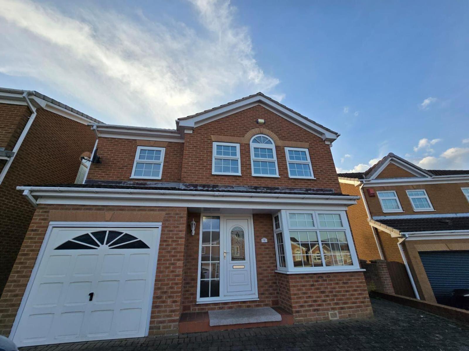 Spacious - Sleeps 7 Garden & Parking Holiday home