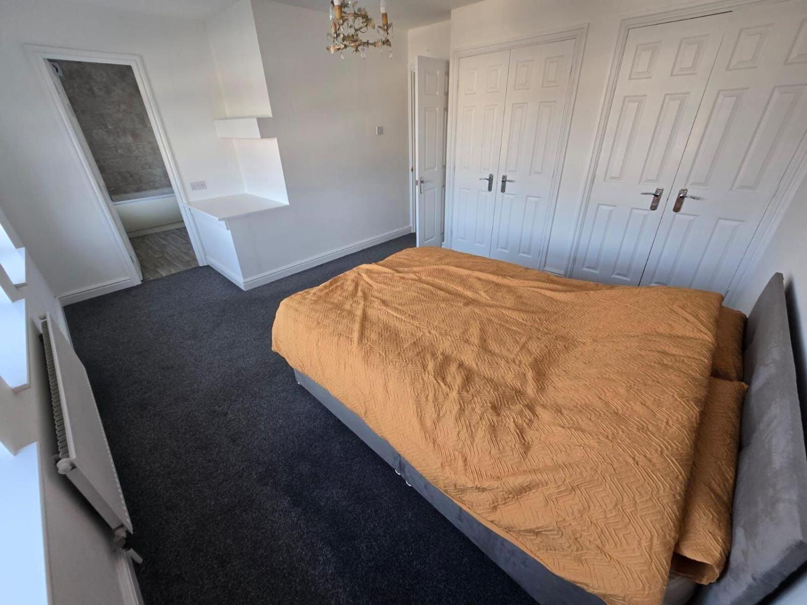 Holiday home Spacious - Sleeps 7 Garden & Parking