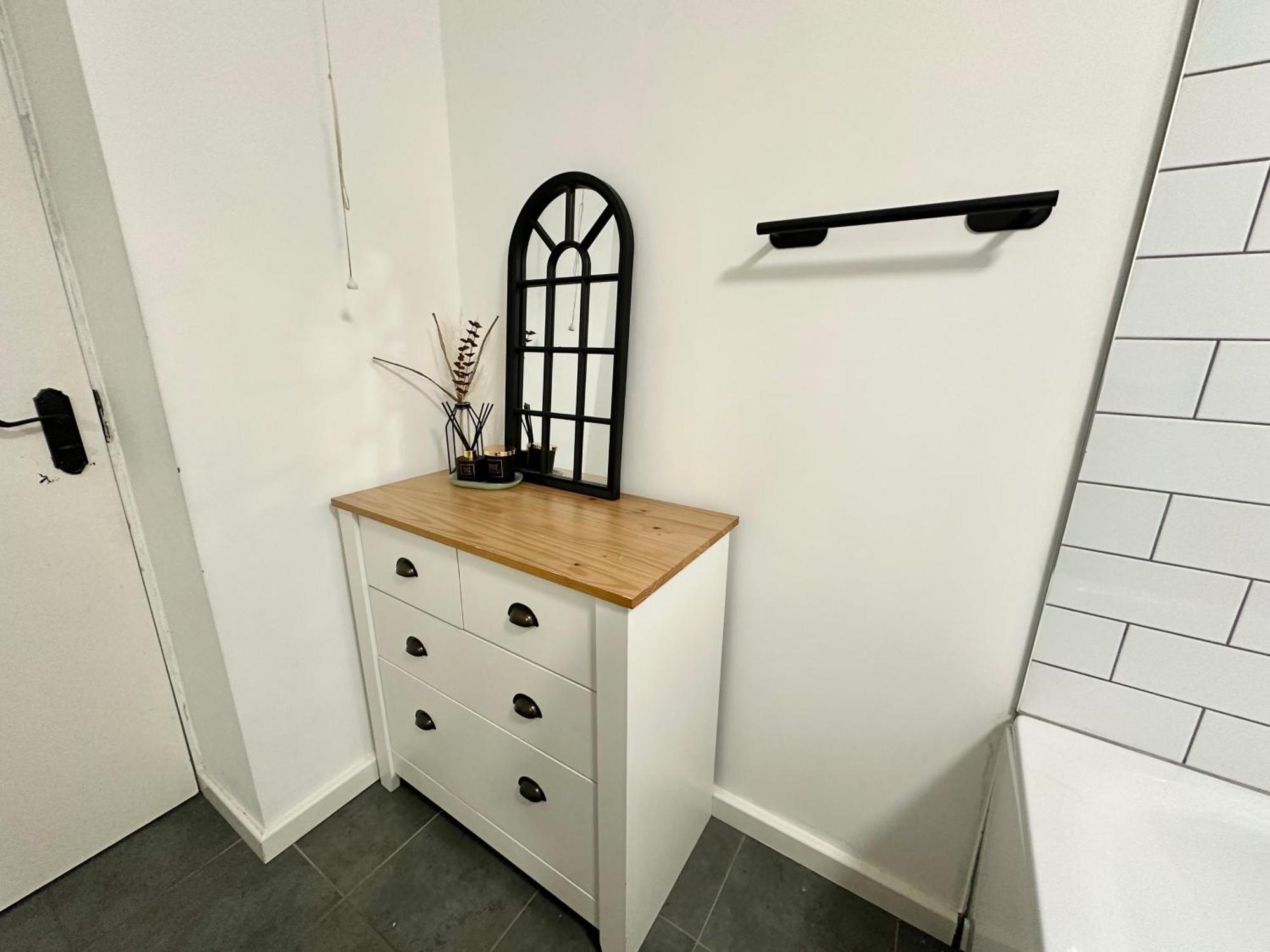 Haven - Modern 2 Bedroom In Apartment