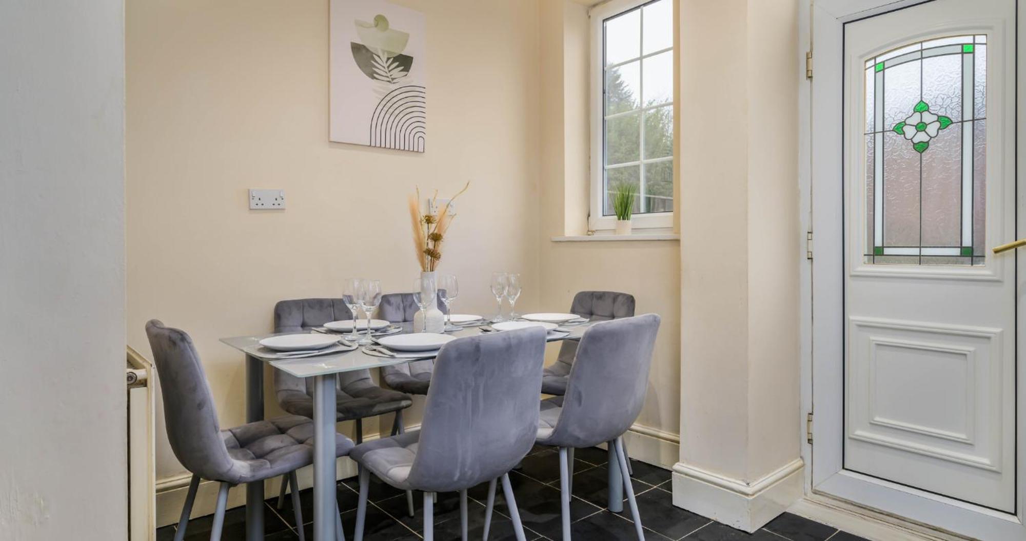 Leanne's 3bed House In *