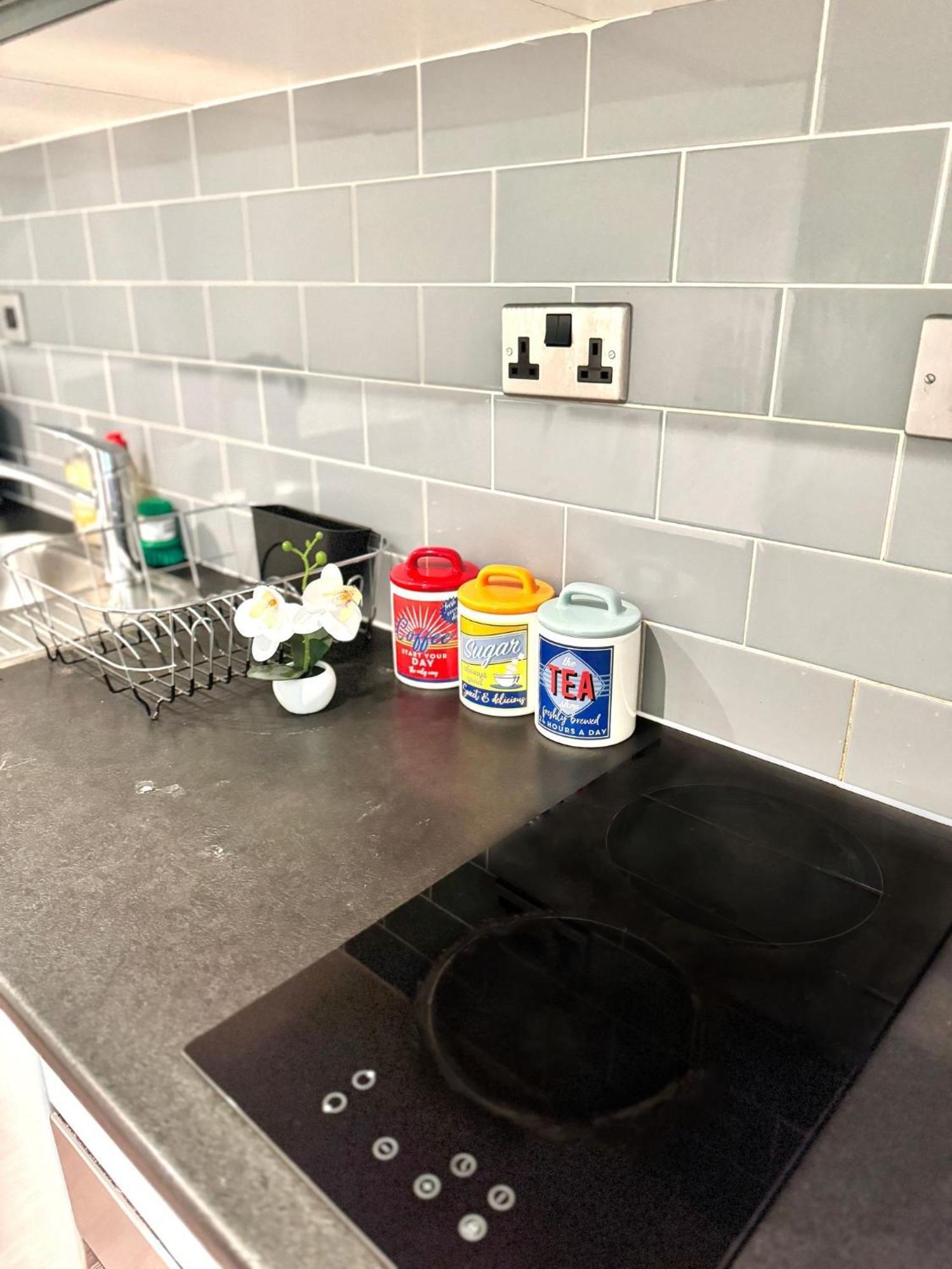 Centre - Modern 1br - Sleeps 3 Apartment Sheffield