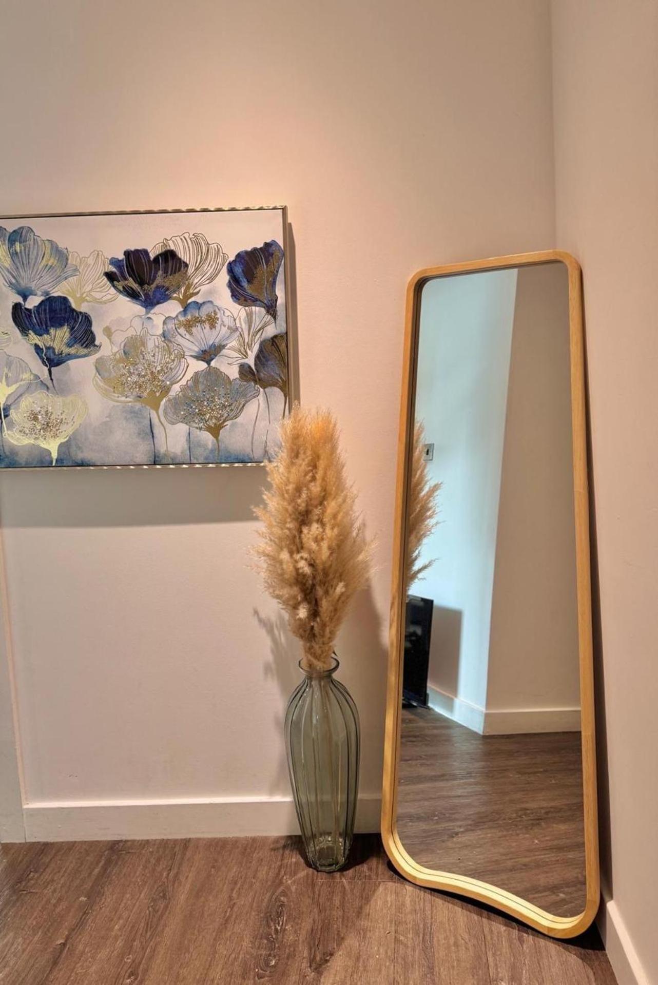 Centre - Modern 1br - Sleeps 3 Apartment *