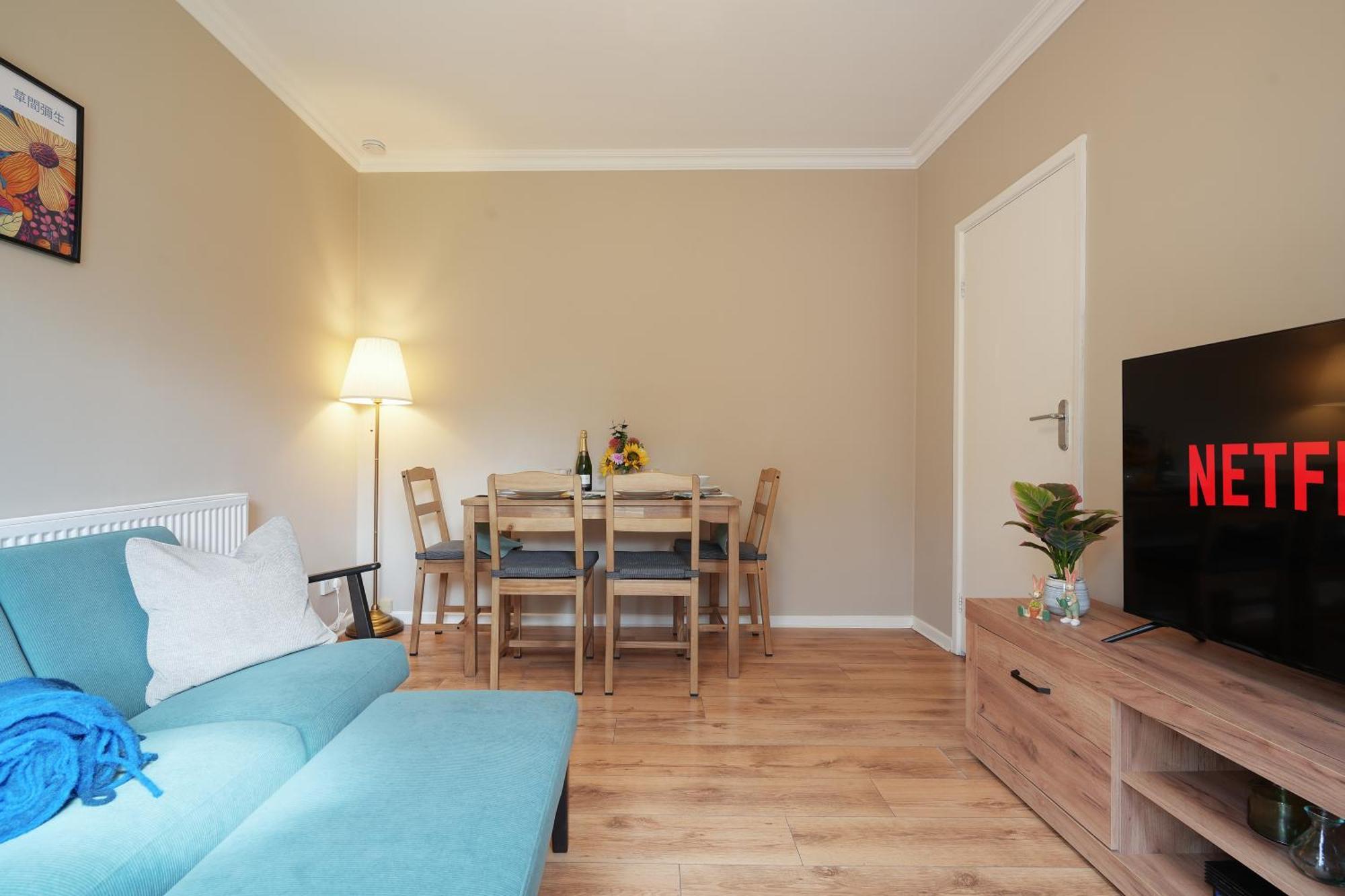 4 Bedrooms, Families, Contractors, Free Parking Holiday home