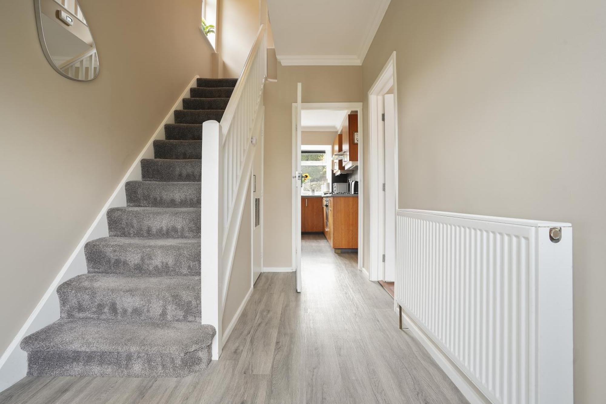 4 Bedrooms, Families, Contractors, Free Parking Sheffield