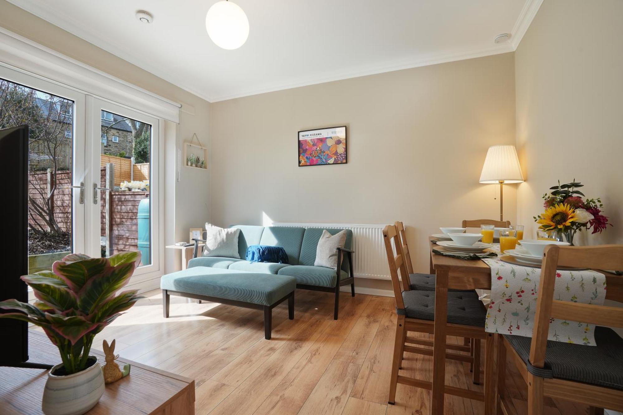 4 Bedrooms, Families, Contractors, Free Parking Holiday home *