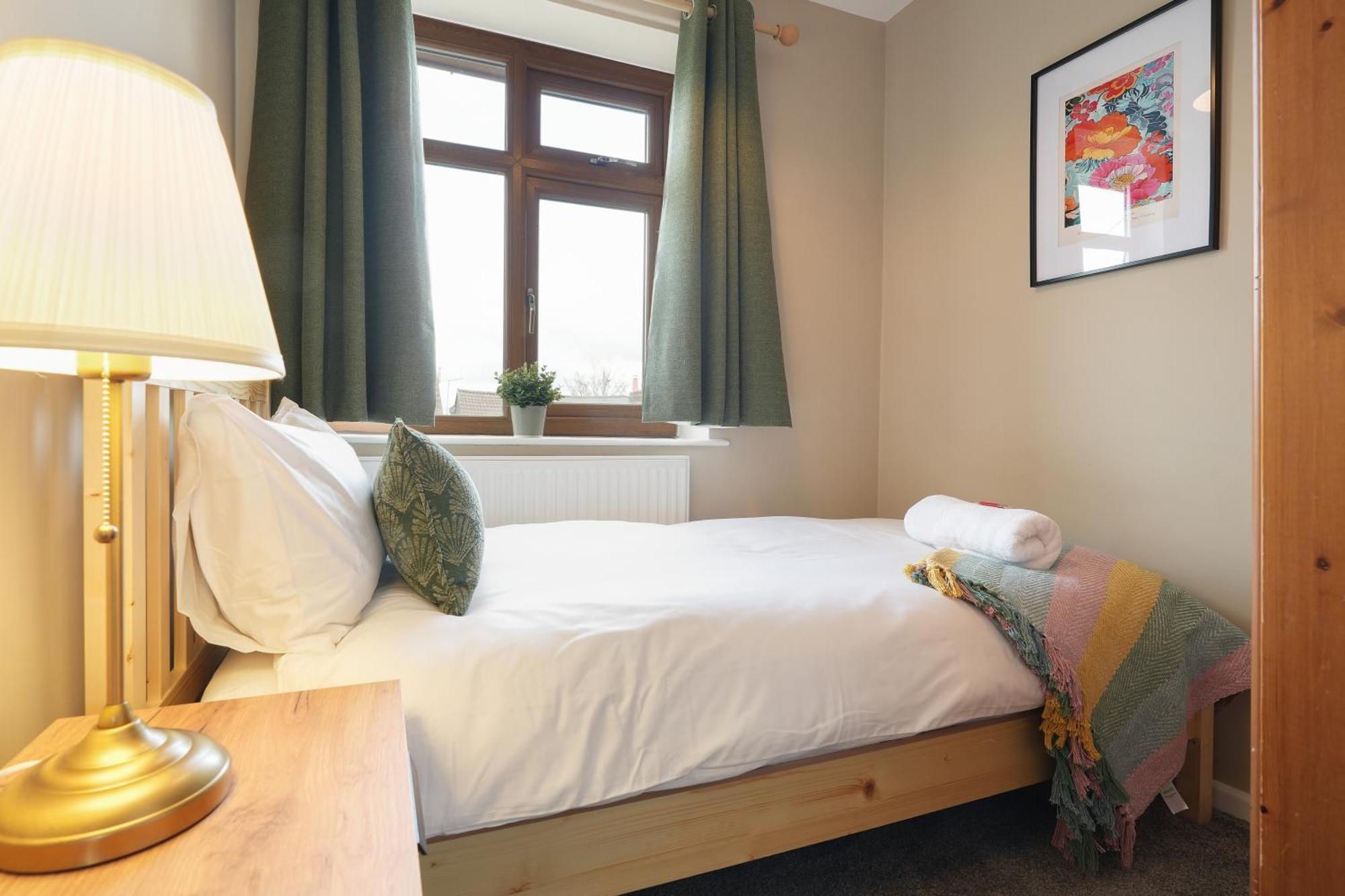 4 Bedrooms, Families, Contractors, Free Parking *