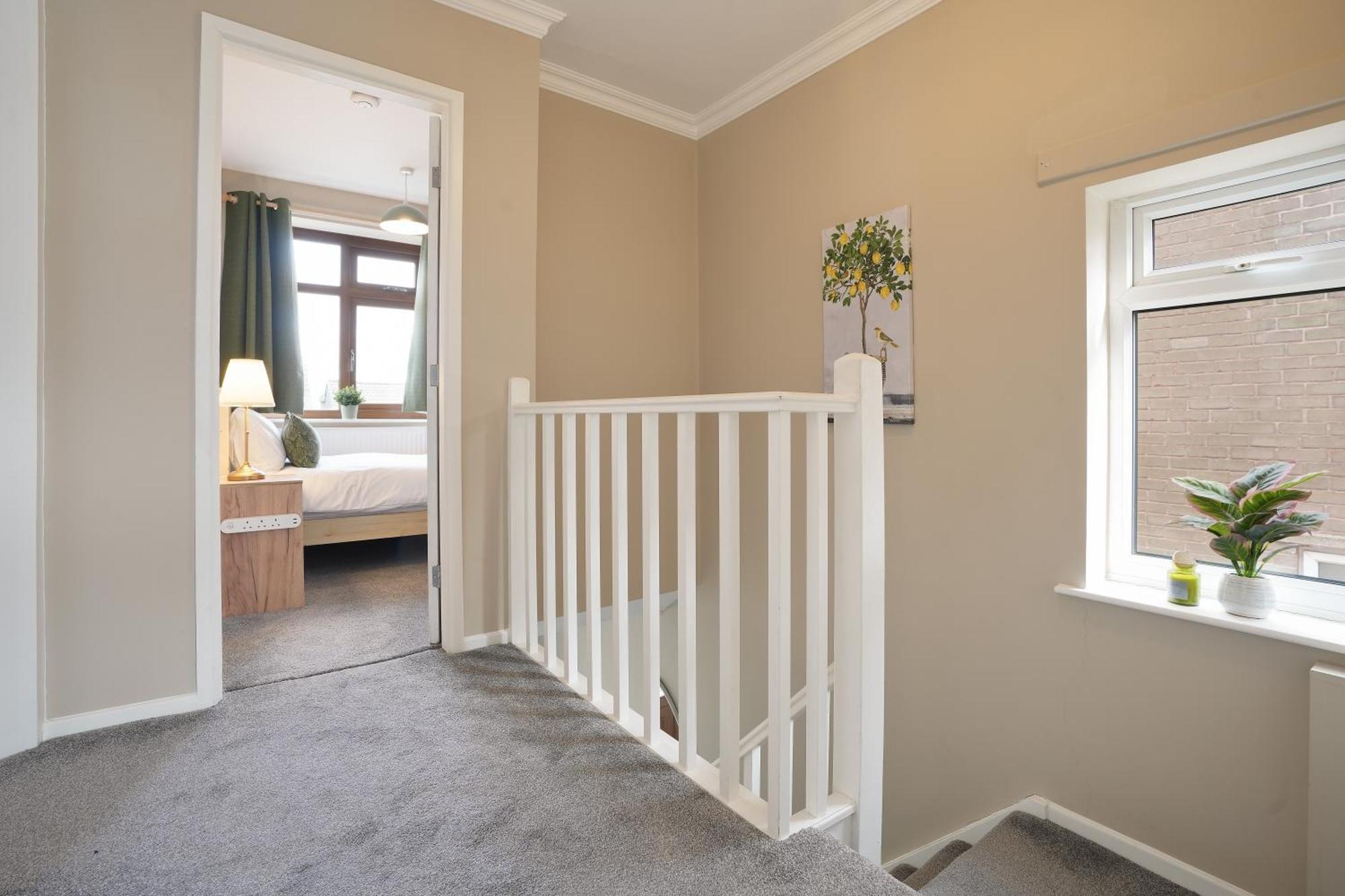 4 Bedrooms, Families, Contractors, Free Parking Sheffield