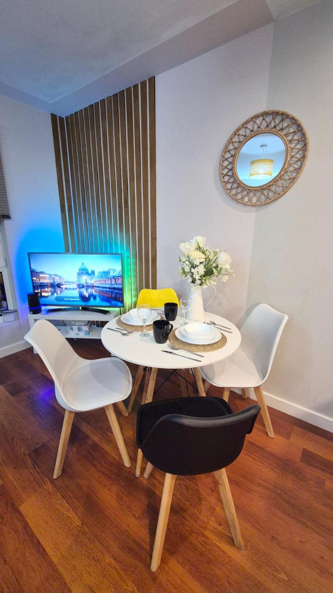 Cozy 1 Bedroom Apartment, Center, Free Wifi *