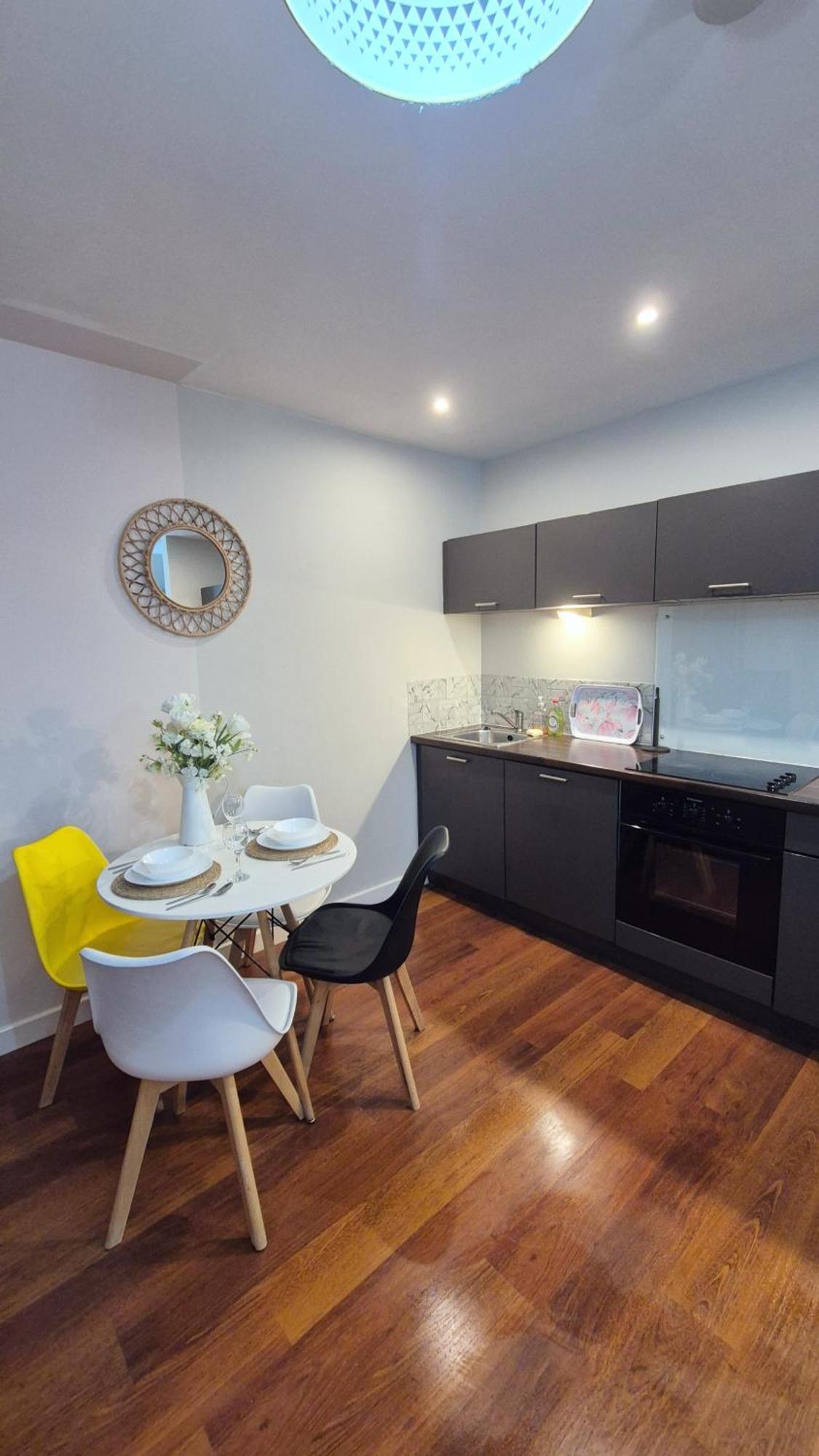 Cozy 1 Bedroom Apartment, Center, Free Wifi *