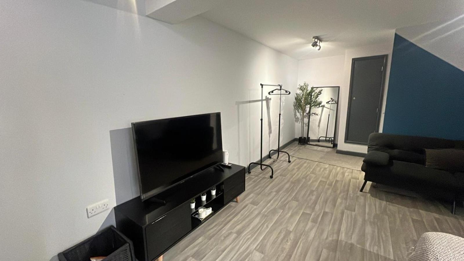 Cozy In Centre With Sofa Bed *