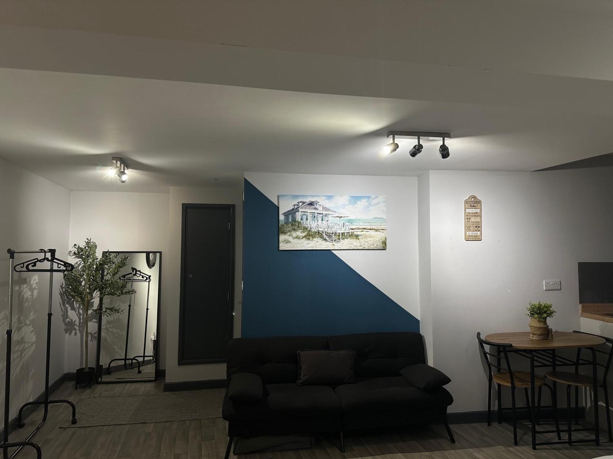 Cozy In Centre With Sofa Bed Apartment