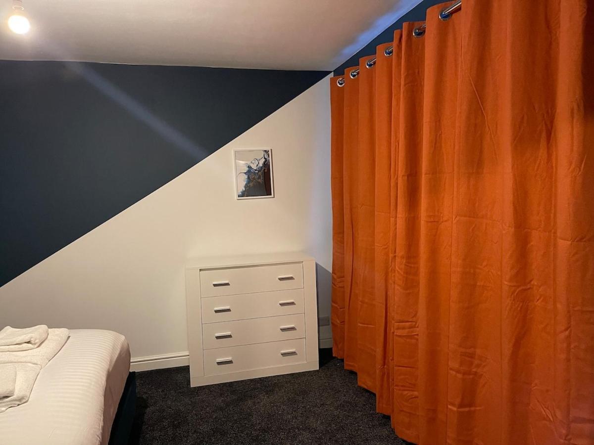 Holiday home #stylish #exceptional 4 Bed House, Free Parking, Close To Centre