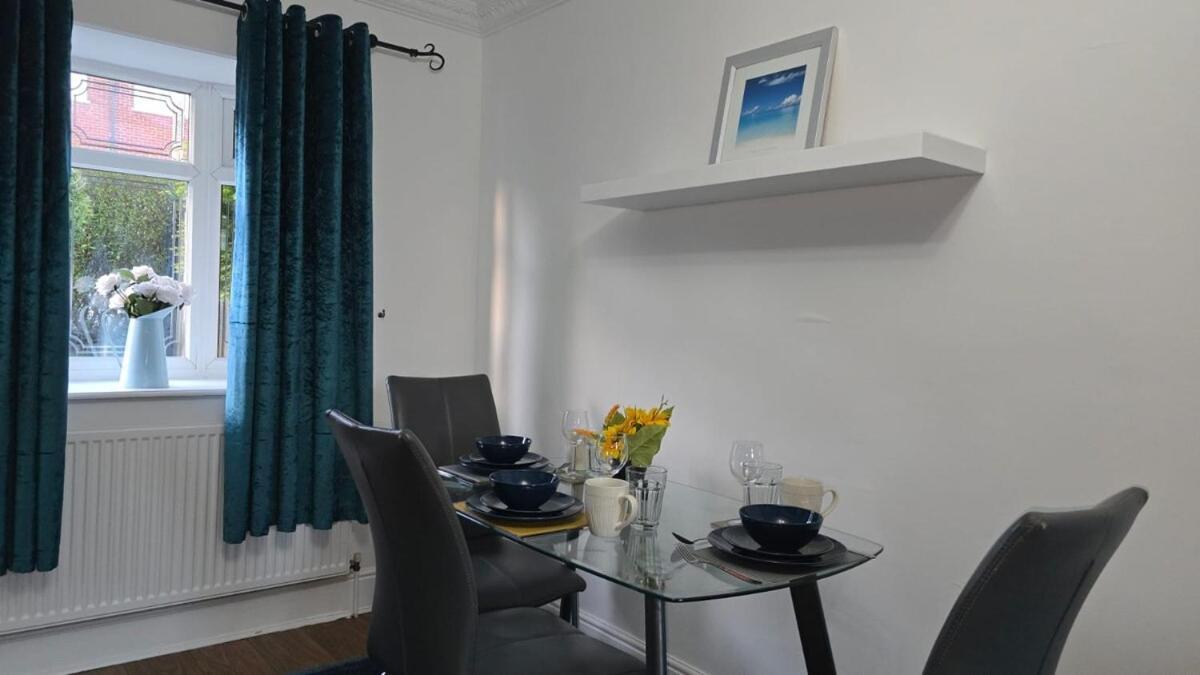 Kabaka - Comfy Birley 3 Bedroom Apartment Sheffield