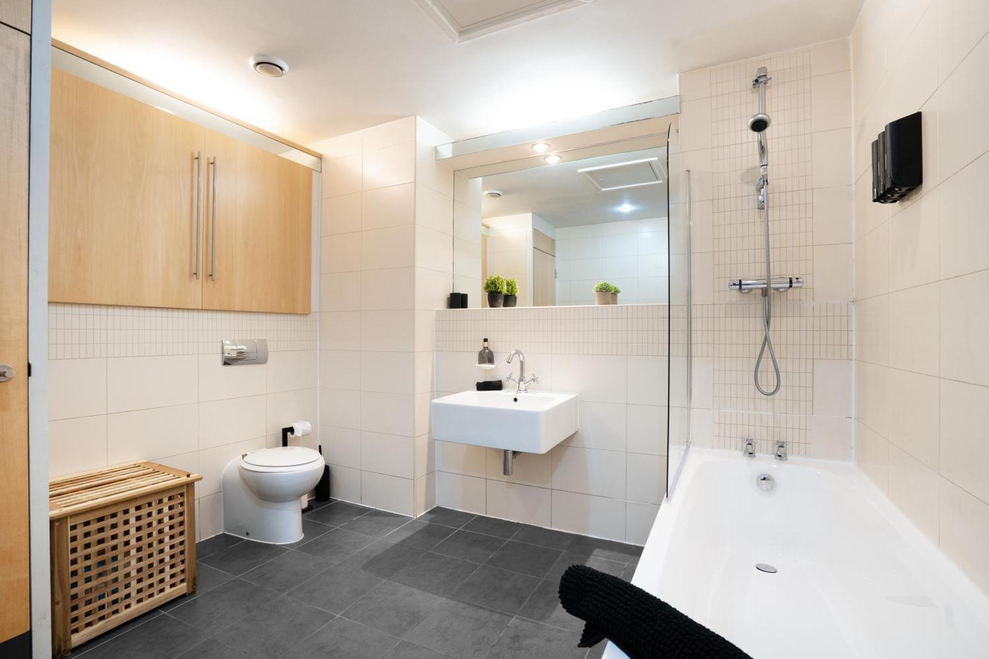 Away From - Contractors & Leisure Apartment