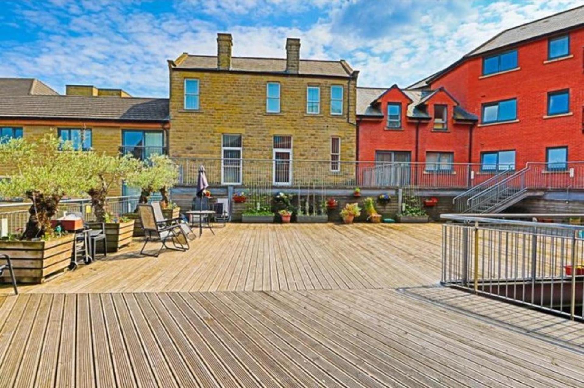 1br - Private Secure Free Parking Apartment *
