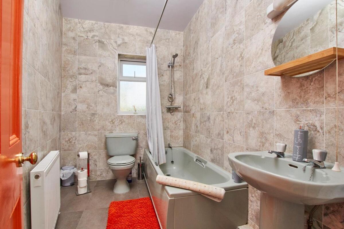 Charming House - Close To Centre - Free Parking, Self-check-in, Fast Wifi And Smart Tv By Yoko Holiday home