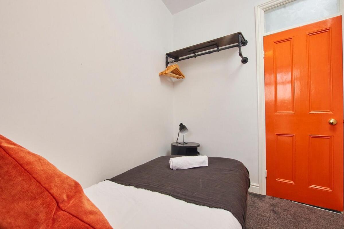 Holiday home Charming House - Close To Centre - Free Parking, Self-check-in, Fast Wifi And Smart Tv By Yoko Sheffield