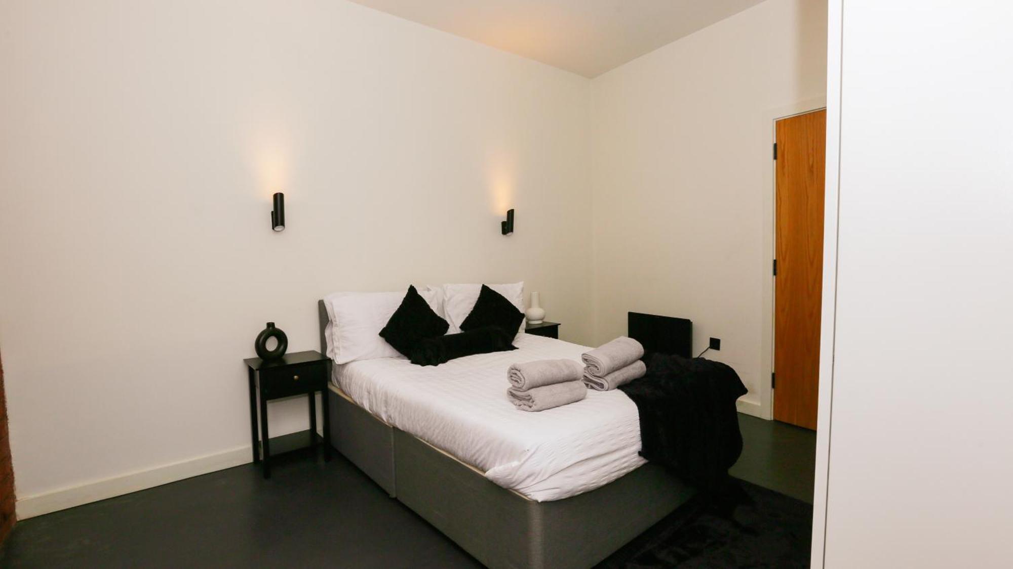Apartment Stayzo_nichols Building_spacious 3-bedroom *