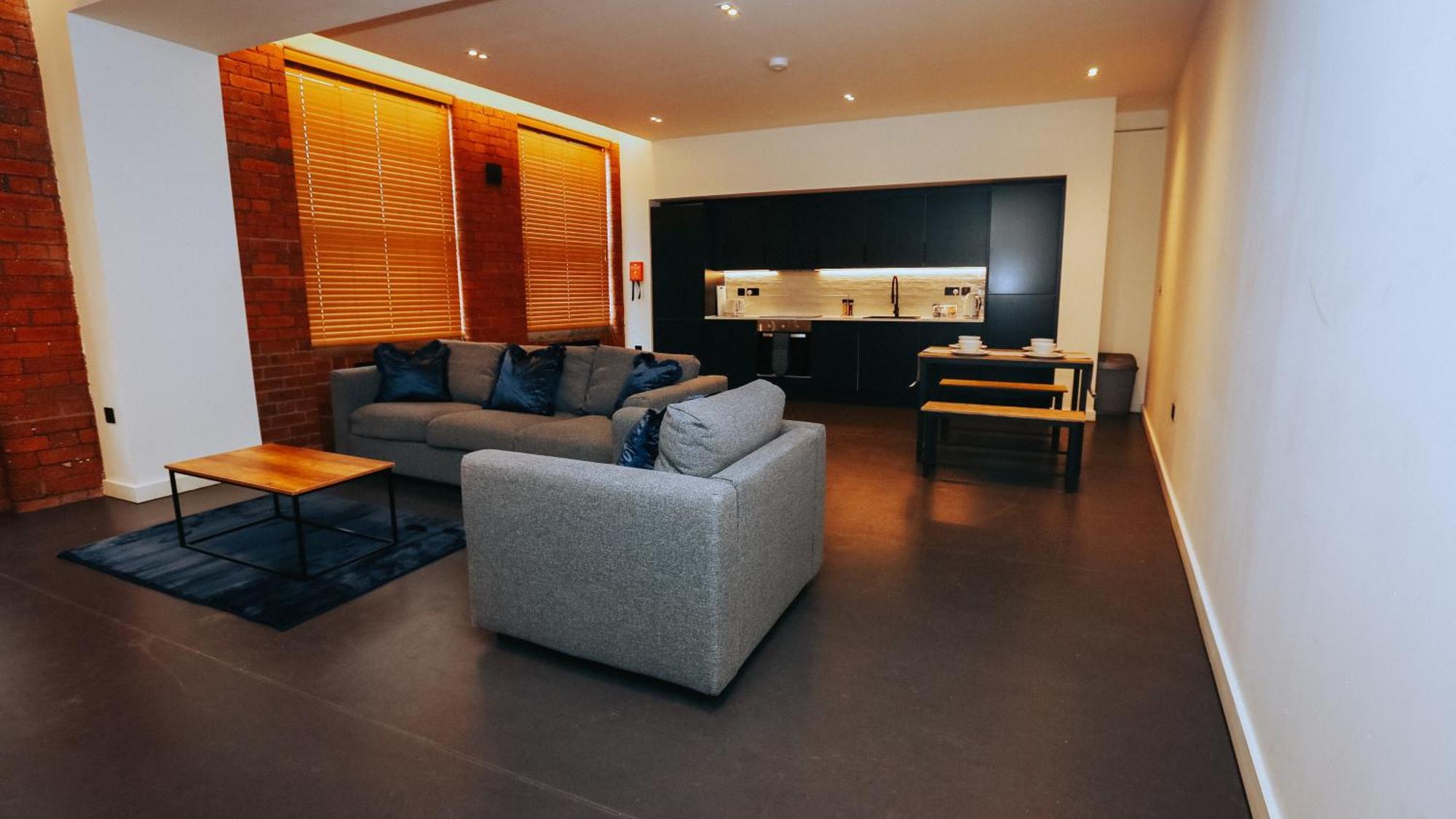 Stayzo_nichols Building_spacious 3-bedroom *