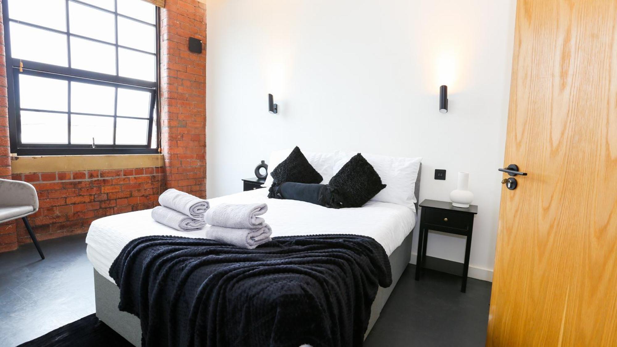 Stayzo_nichols Building_spacious 3-bedroom Apartment *