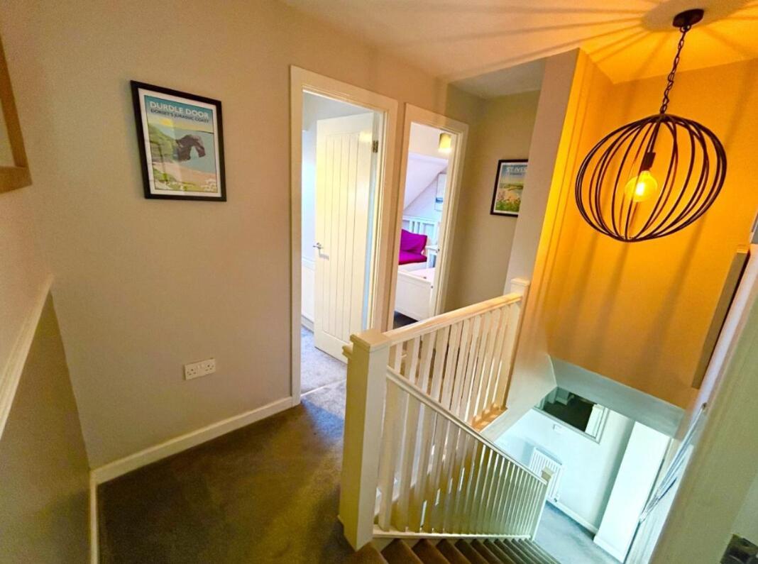 Spacious & Stylish 5br Townhouse - Free Parking *