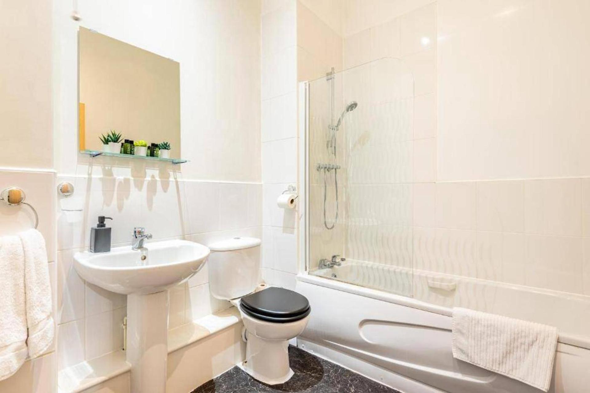 Apartment Apt-sleeps 4-contractors & Families