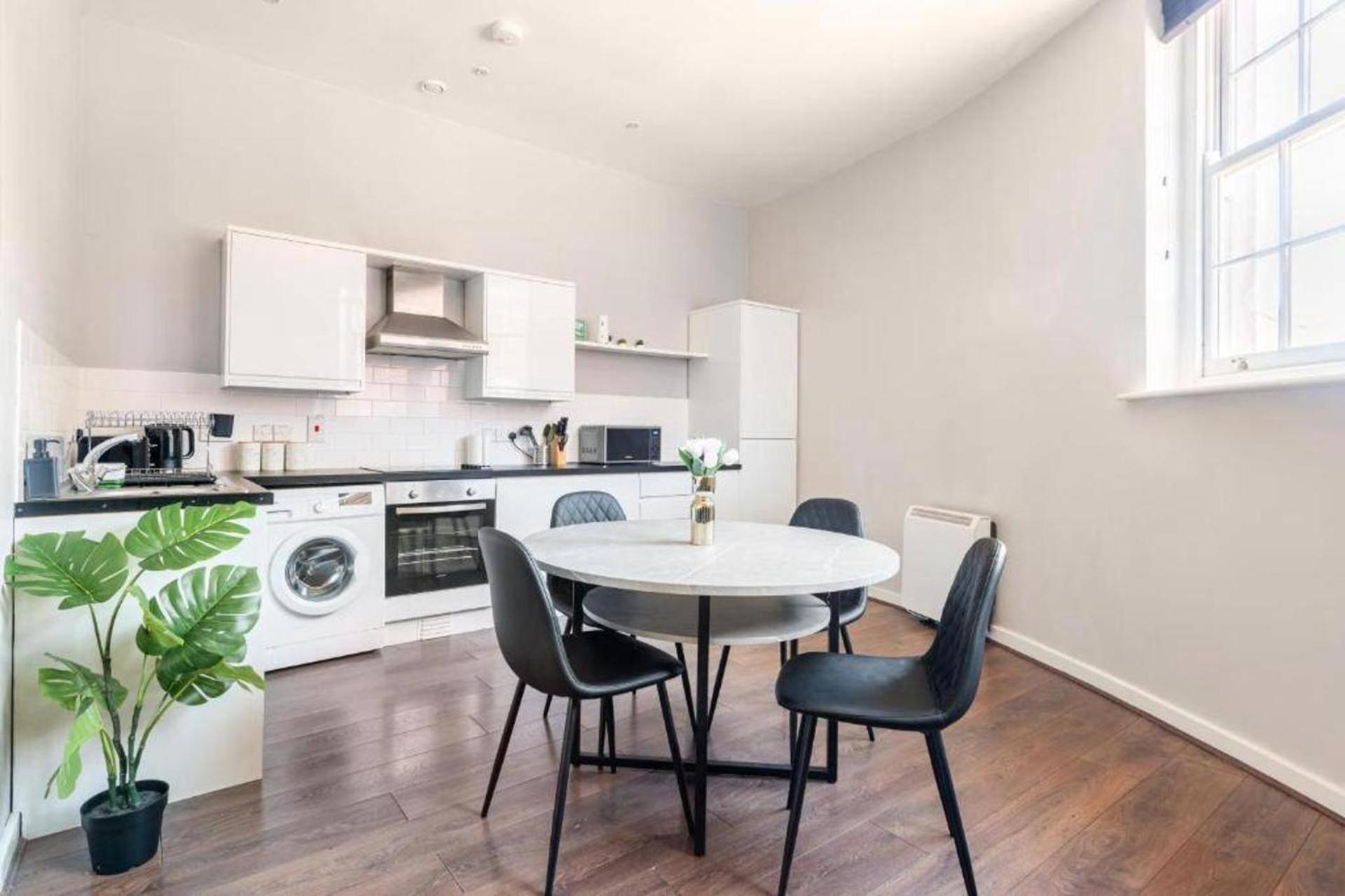 Apartment Apt-sleeps 4-contractors & Families *