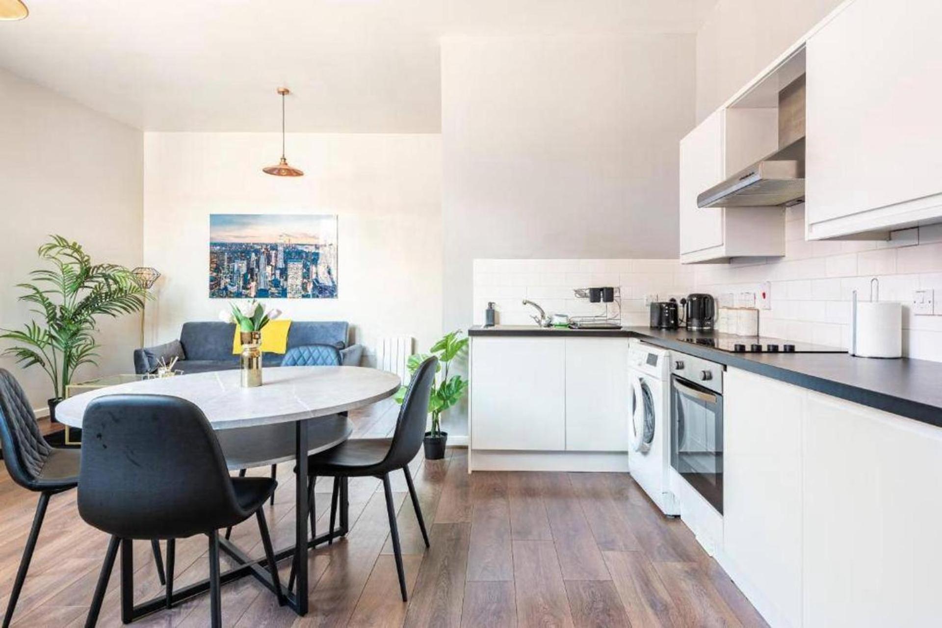 Apt-sleeps 4-contractors & Families *