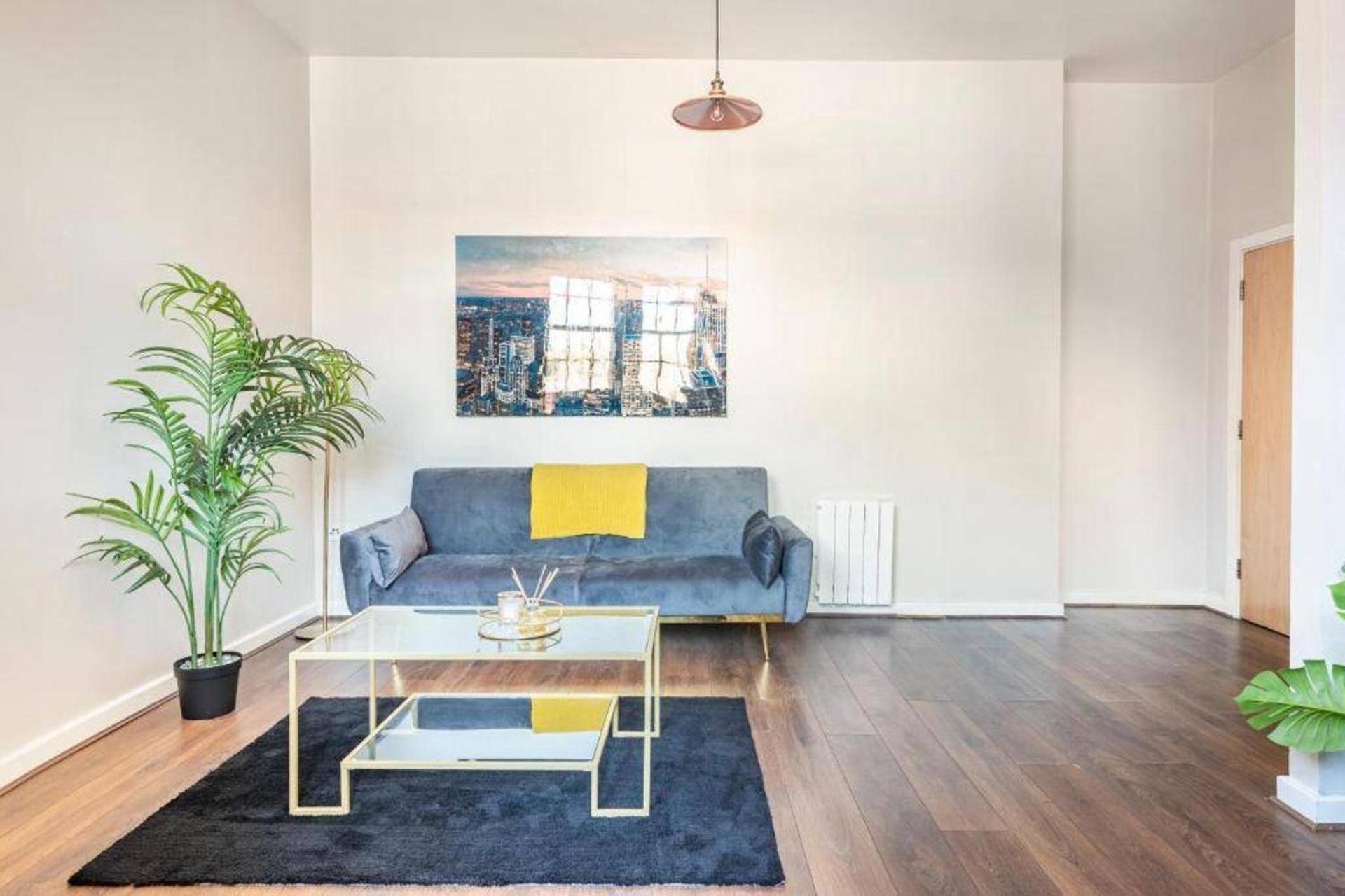 Apt-sleeps 4-contractors & Families