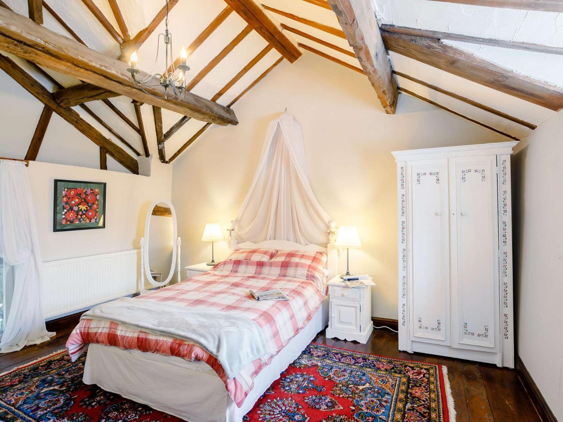 3 Bed In 81249