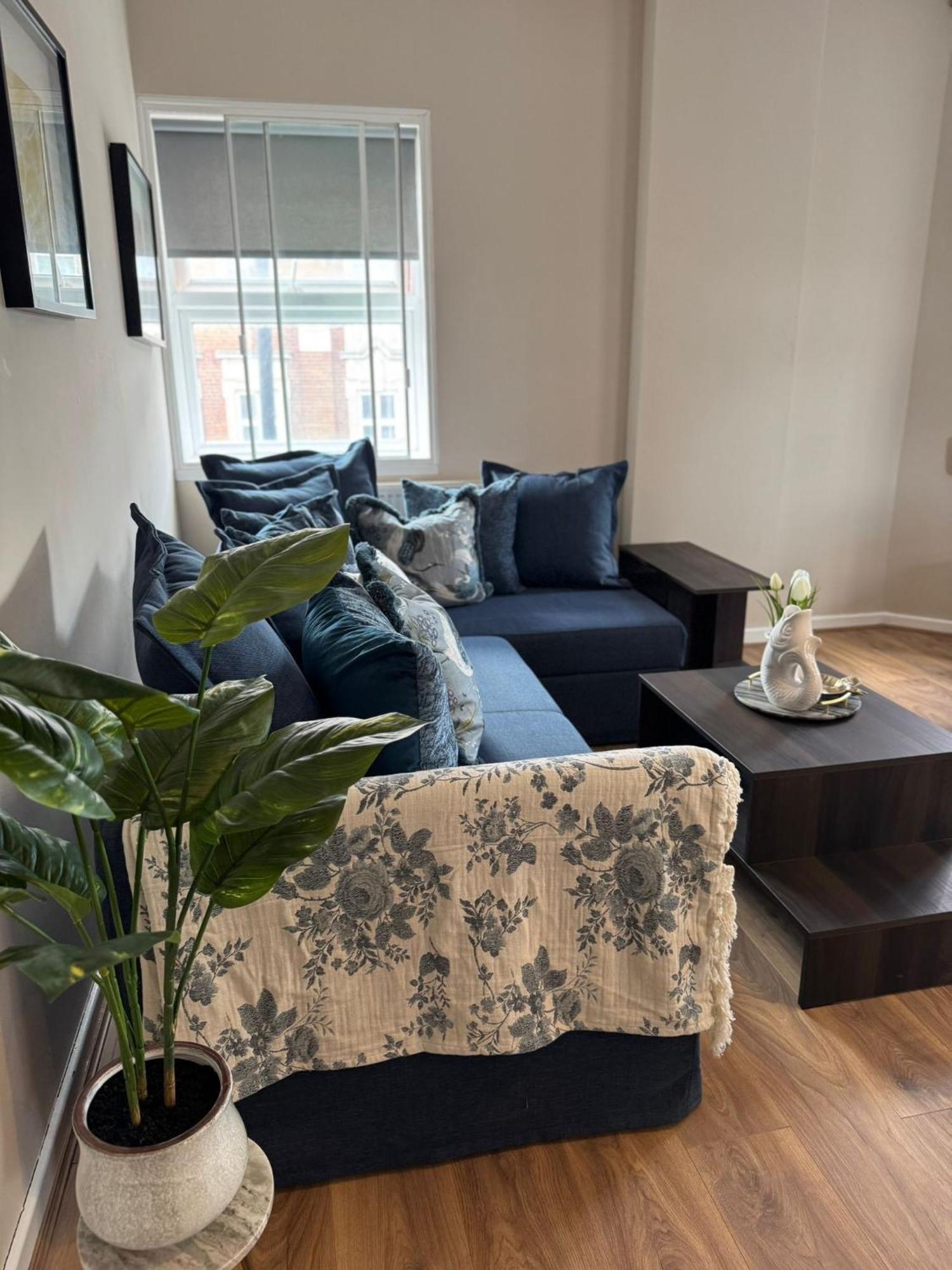 Centre - Westhill House Apartment *
