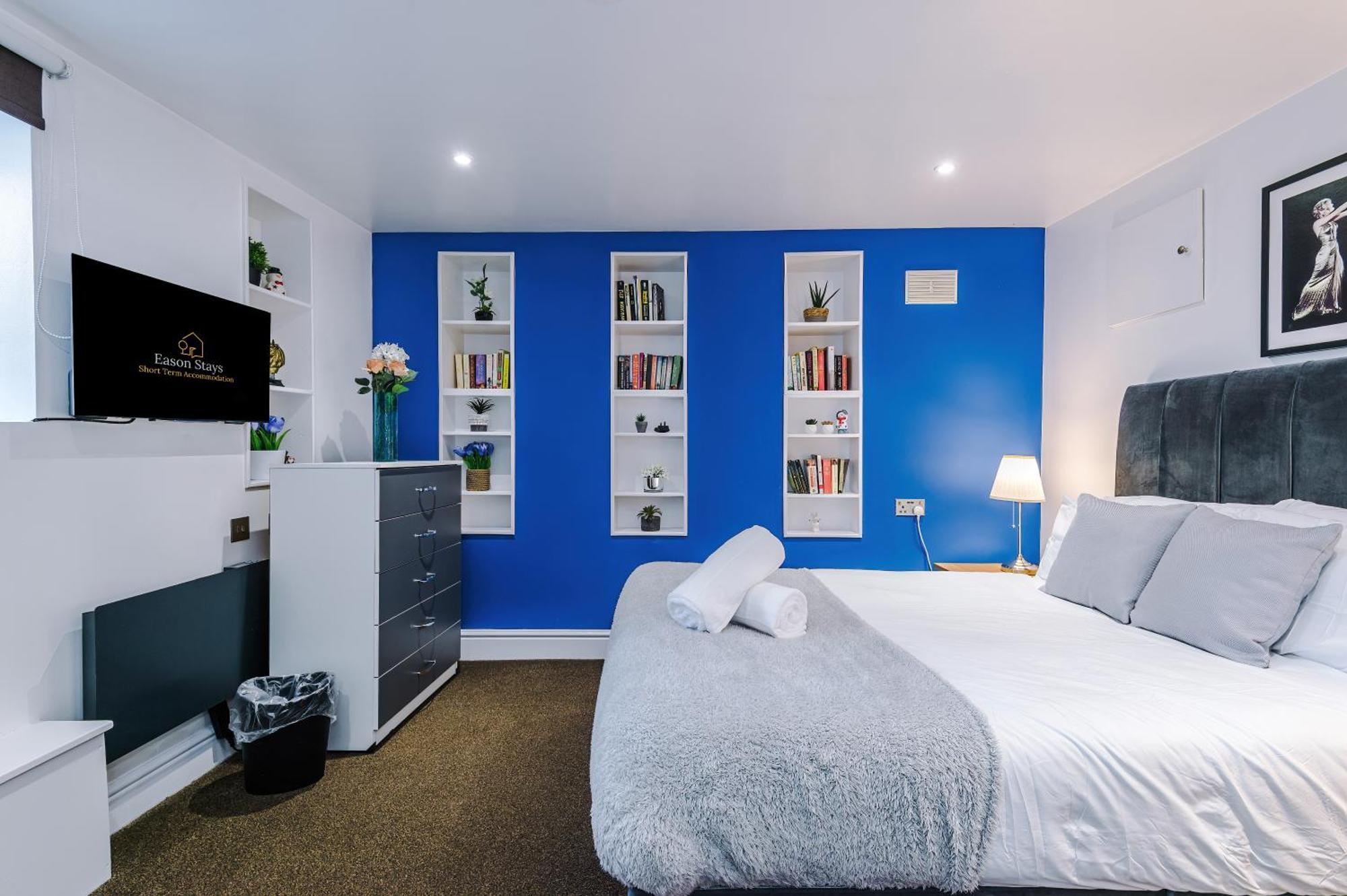 Free Parking! Two Bedroom In By Eason Stays, Ideal For Weekend Getaways, Hospital Placements & Business Travellers Apartment