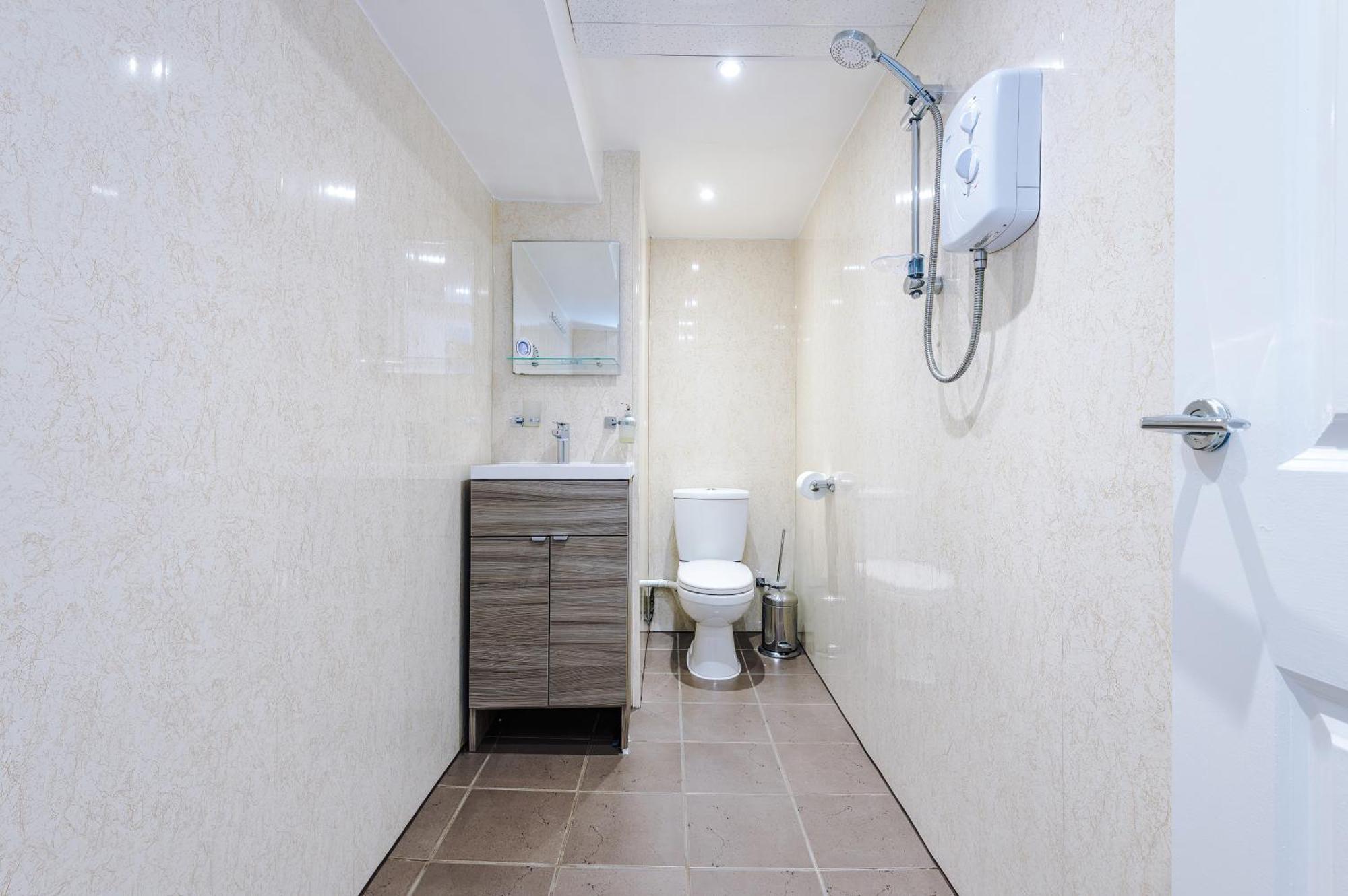 Apartment Free Parking! Two Bedroom In By Eason Stays, Ideal For Weekend Getaways, Hospital Placements & Business Travellers