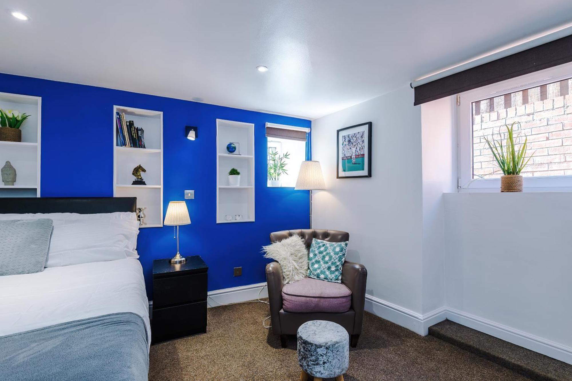 Free Parking! Two Bedroom In By Eason Stays, Ideal For Weekend Getaways, Hospital Placements & Business Travellers Apartment