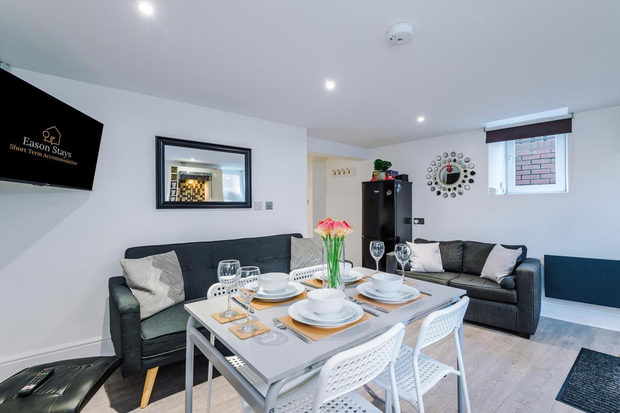 Apartment Free Parking! Two Bedroom In By Eason Stays, Ideal For Weekend Getaways, Hospital Placements & Business Travellers *